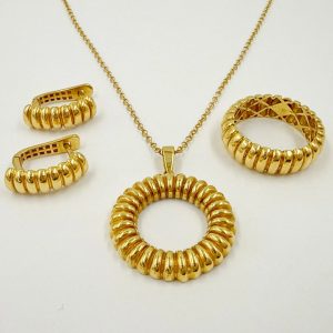 Parure moderne en or jaune – Chaîne, pendentif, boucles d'oreilles et bague motif tressé [B.FETHI™]