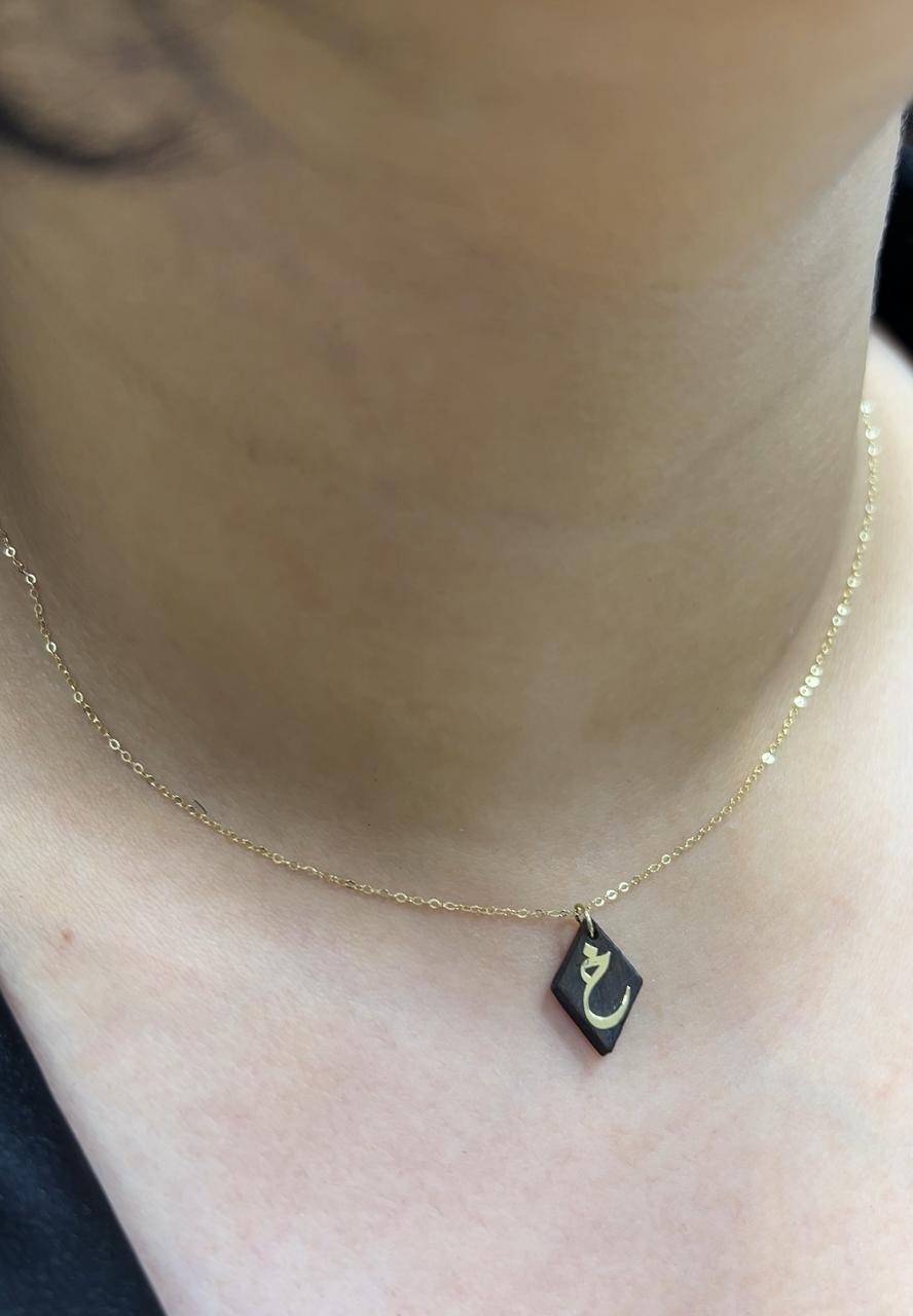 Collier en Or 18k OUD QMARI - Toutes les lettres sont disponible [B.FETHI™]