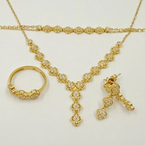 Parure moderne en or jaune – Collier, boucles d'oreilles, bague et gourmette motif trèfle [B.FETHI™]