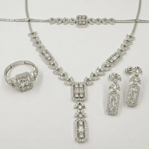 Parure moderne en or gris – Collier, boucles d'oreilles, bague et gourmette motif carré [B.FETHI™]