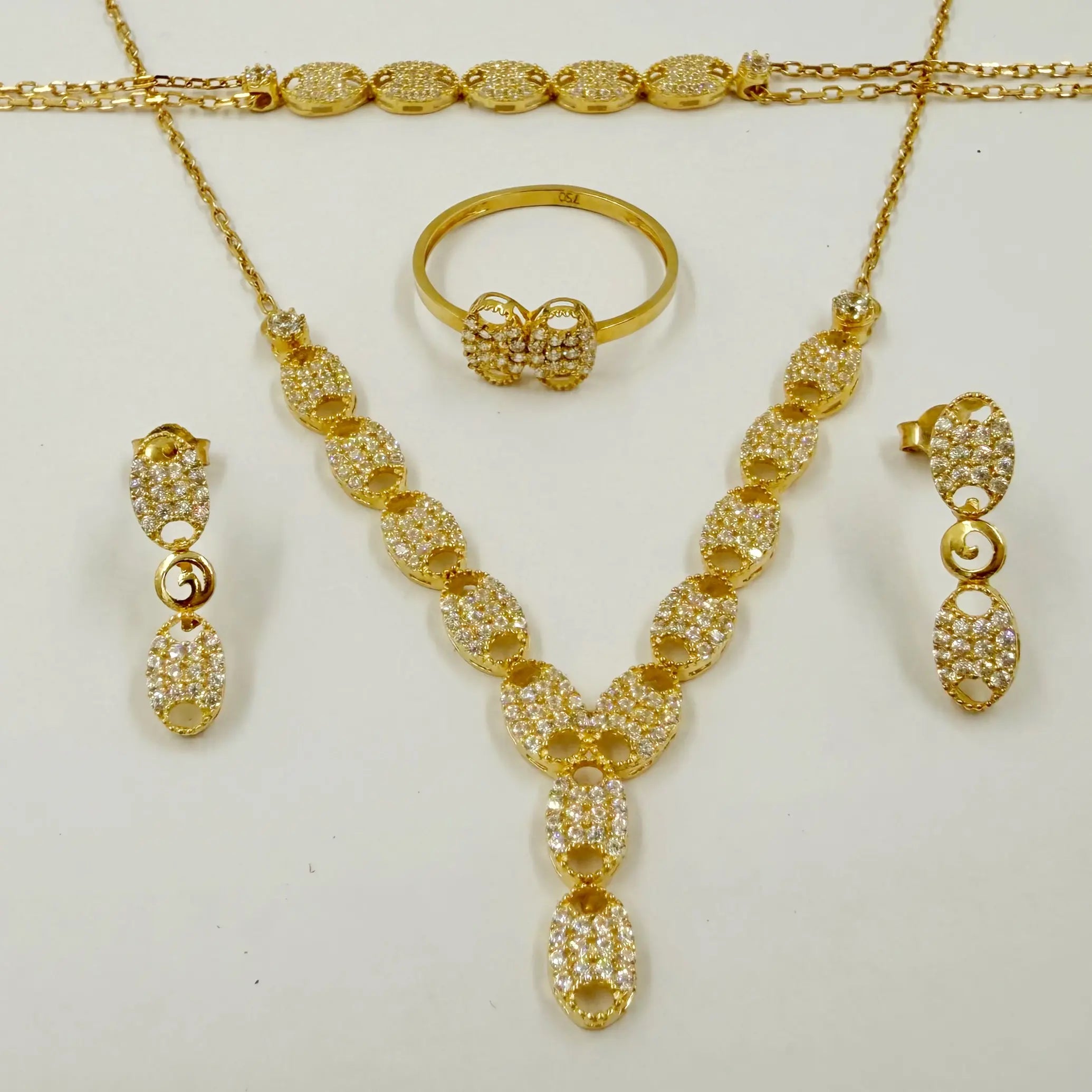 Parure Harmonie en or jaune – Collier, boucles d'oreilles, bague et gourmette [B.FETHI™]